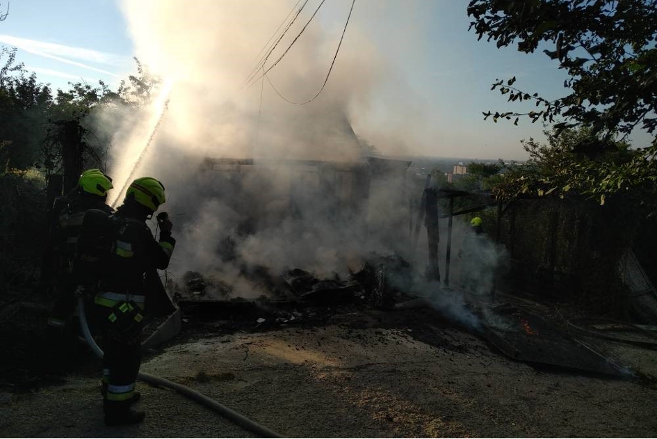 lakatlan epulet egett