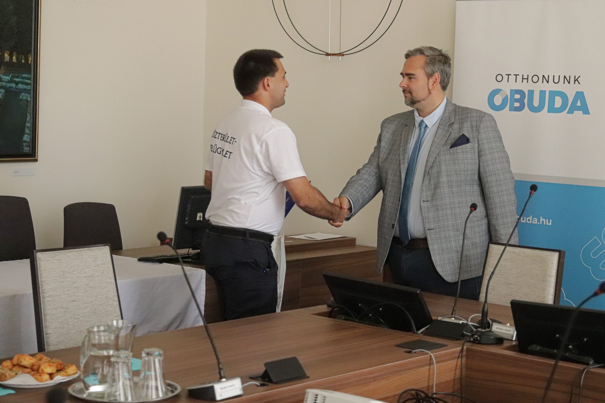 richiéspmm kézfogás