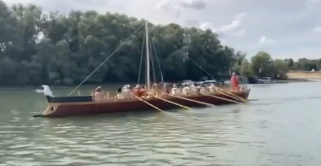 A Római-parton is fogadták a rekonstruált ókori római hajót