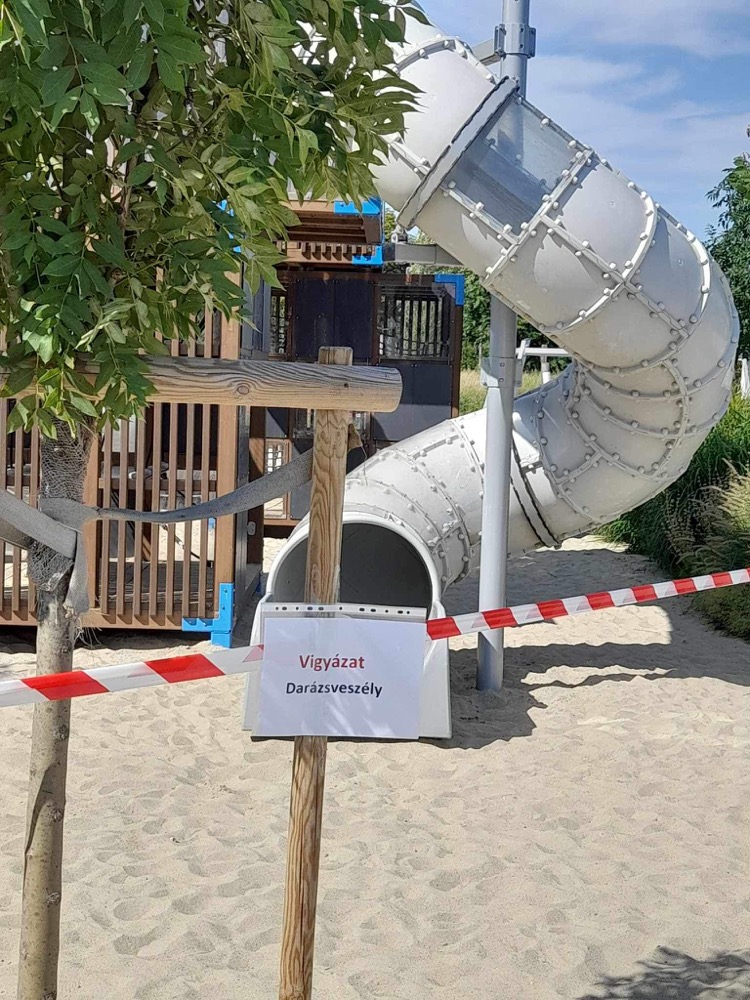 92868927 4E07 46AA 91DE D542F91F7372